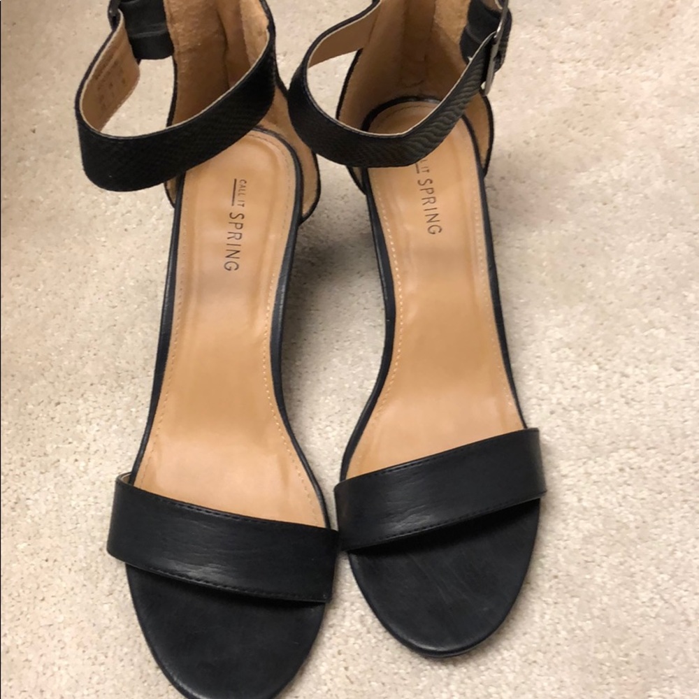 Wedge strap shoe
